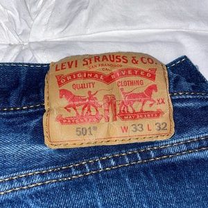 Levi 33x32 501 button fly